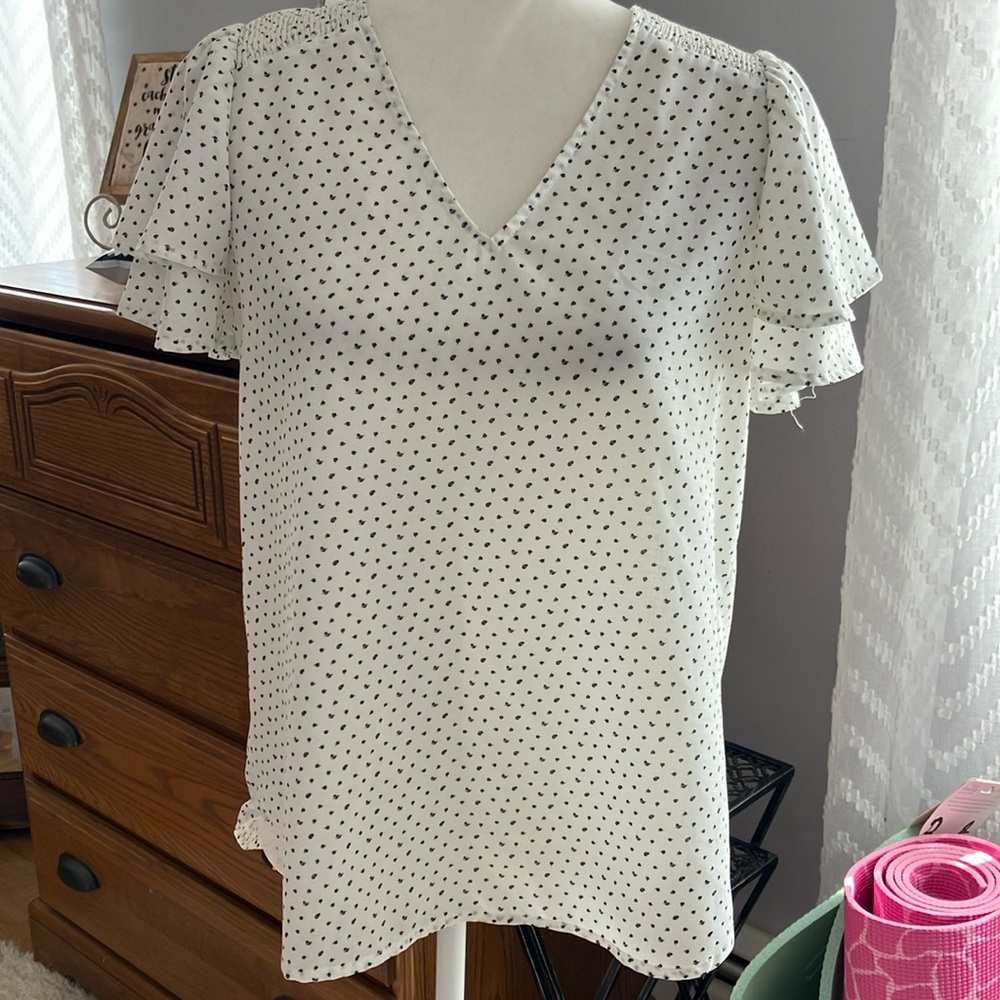 Pleione flutter sleeve v-neck cream & white work top blouse S